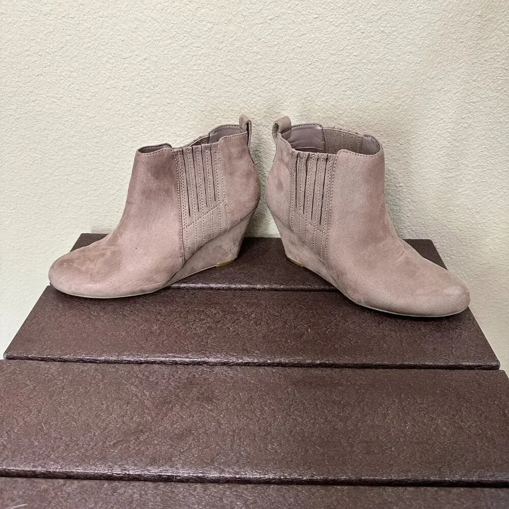 REPORT Gavin Style Suede Wedge Booties Shooties - 8